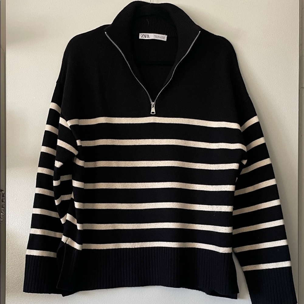 Zara|Black and Cream Striped Zip Turtleneck Sweater|Medium|EUC